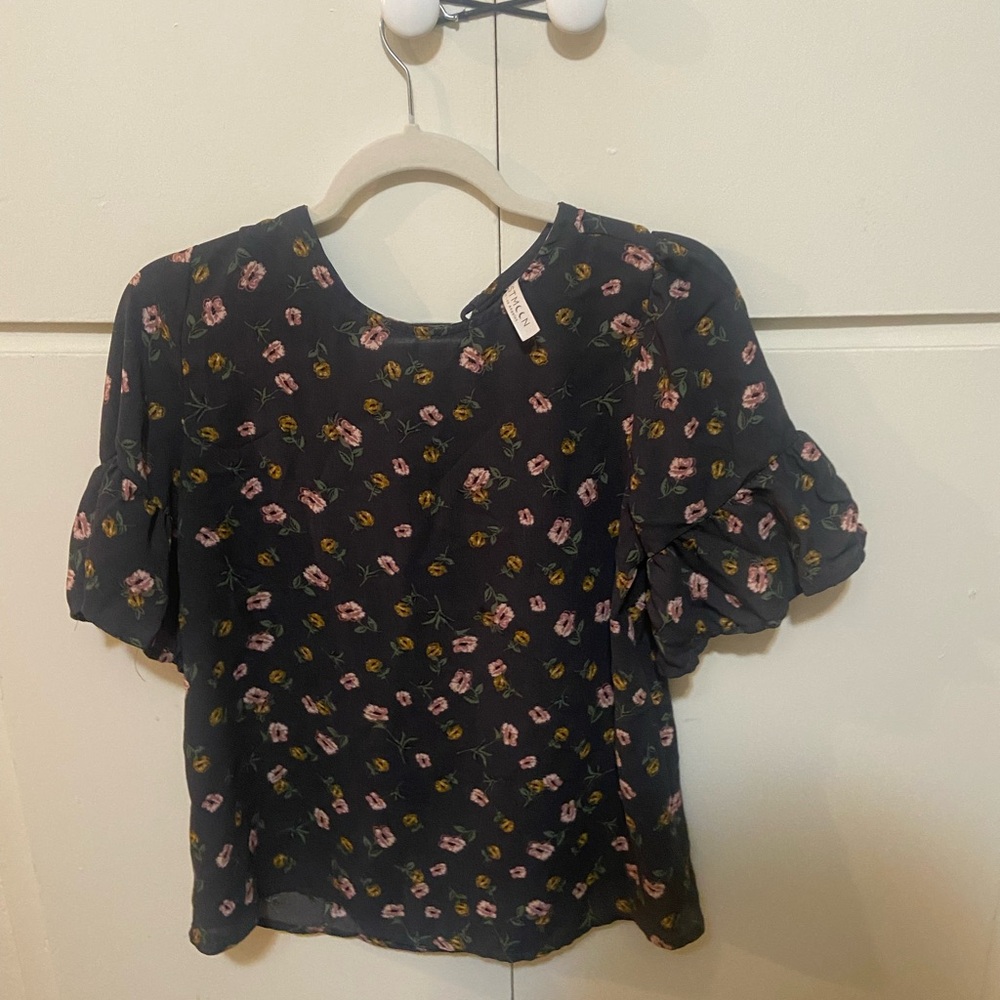 Ruffle shoulder top
